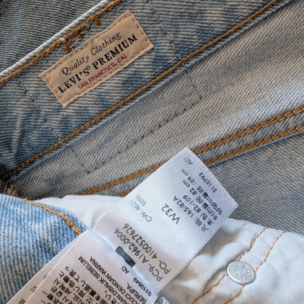 Levi's 501 High Rise Button Fly Distressed Mid Length Denim Jean Shorts Size 32 - Picture 8 of 8